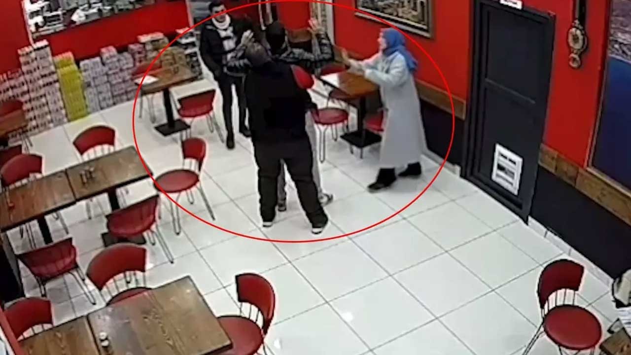 Müşteri Heimlich manevrasıyla kurtarıldı