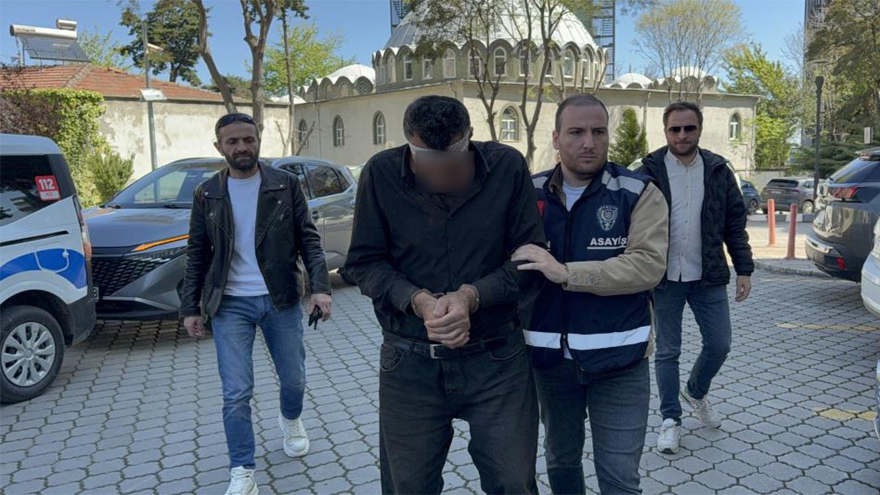 Neden kazığımı aldın diyerek iki kişiyi tüfekle vurdu