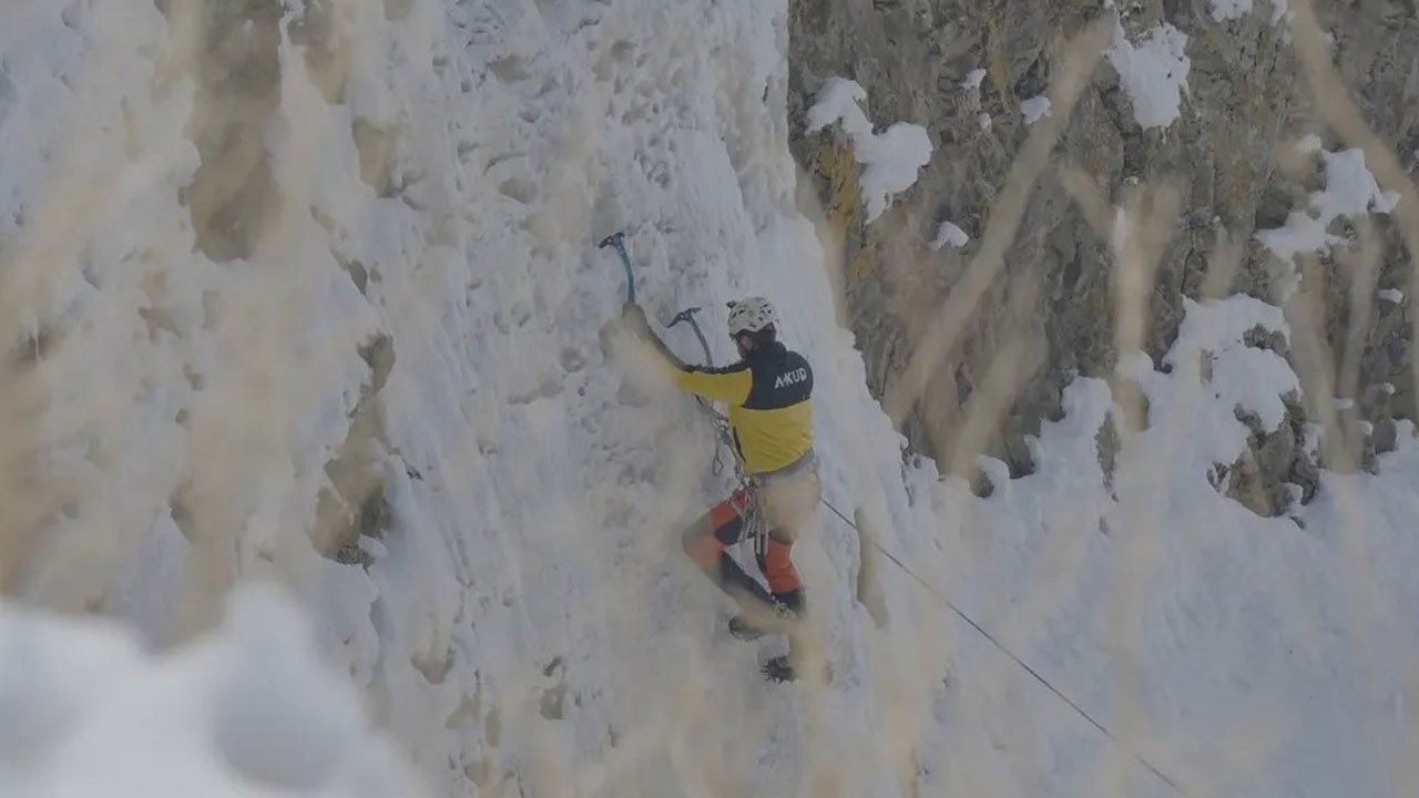 Nefes kesen tırmanış! Donan şelalede “Buz Devri” rotası açıldı