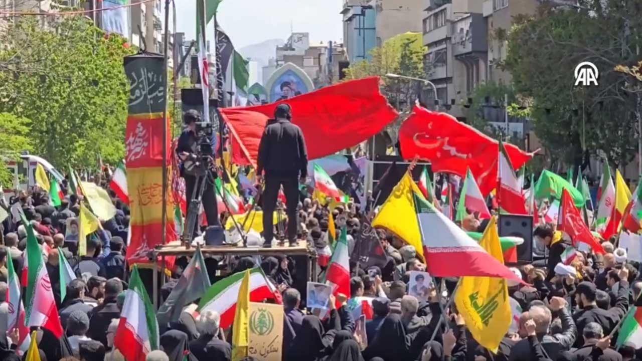 Ölümünün 40'ıncı günü... Hamaney için milyonlar sokakta