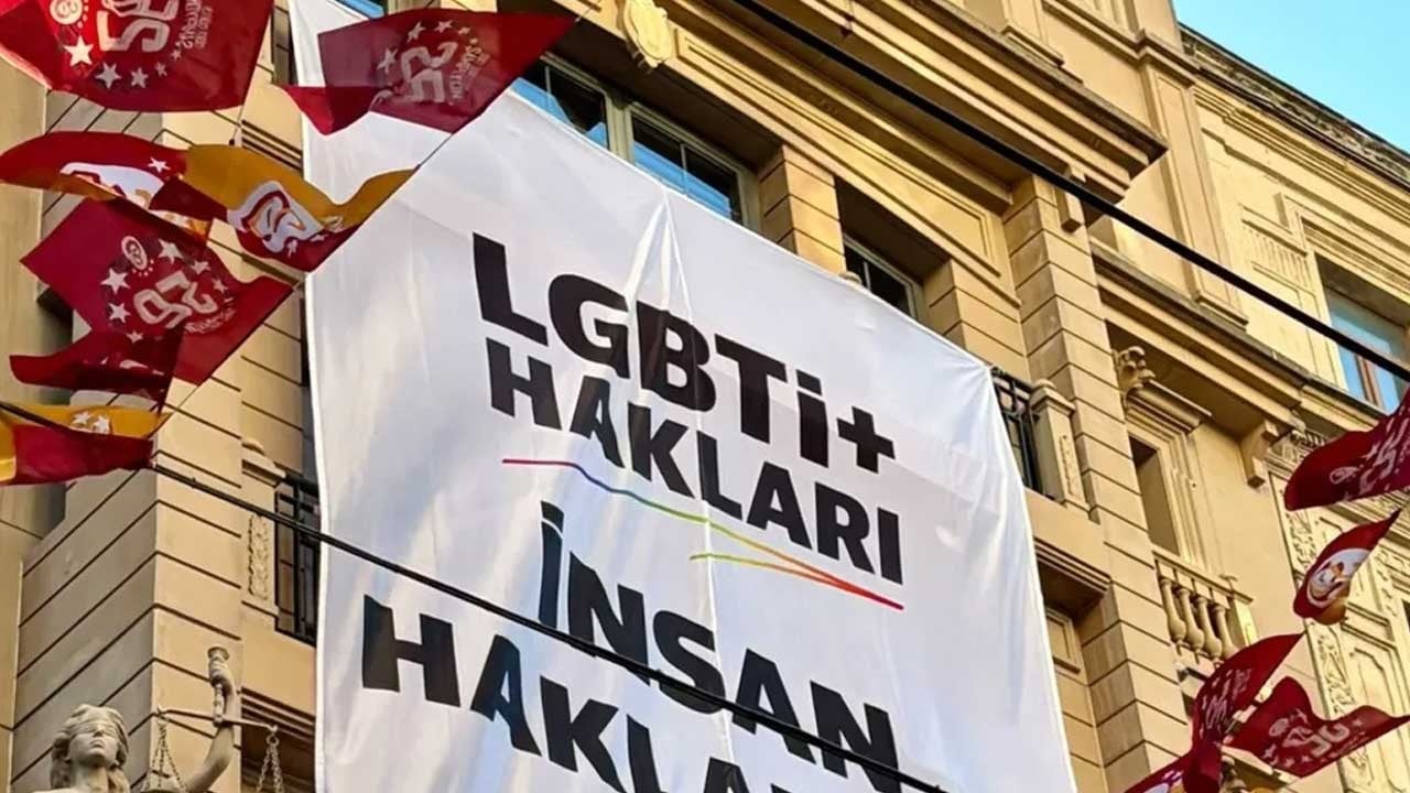 Önce terörist şimdi LGBT pankartı! İstanbul Barosu sapkınların korosu