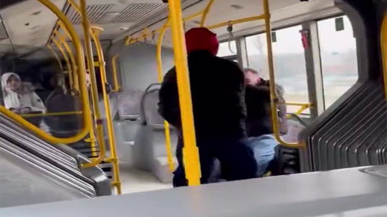 Otobüs içinde vatandaşı 