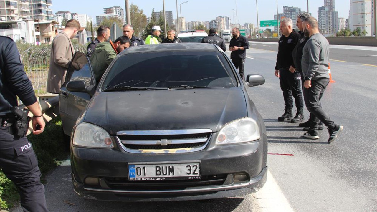 Otoyol üzerinde başından tüfekle vurulmuş halde bulundu