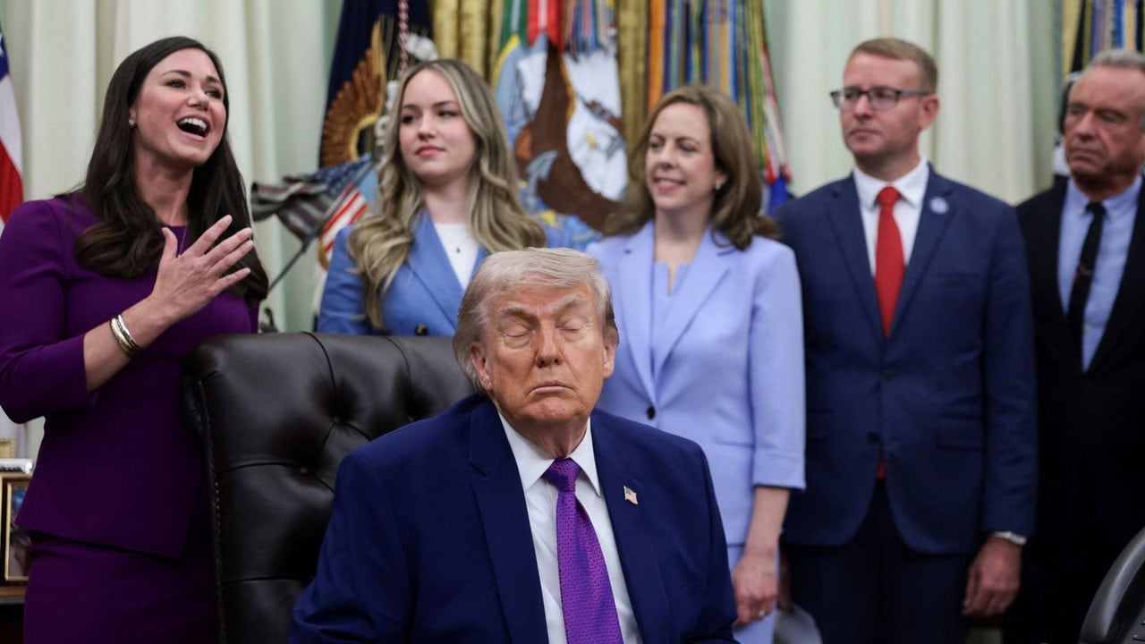 Oval Ofis’te dikkat çeken anlar! Trump konuşmalar sırasında uyukladı