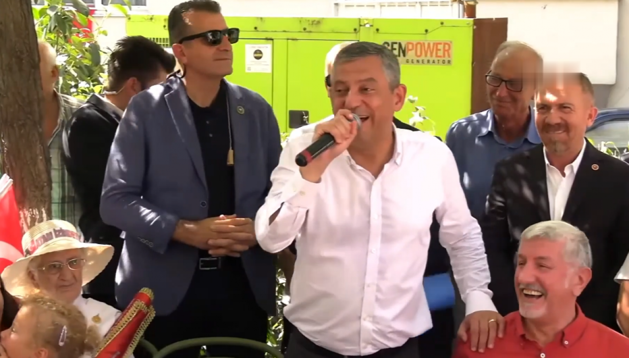 Özel’den trajikomik gaf! Kendi partisinin ismini unuttu