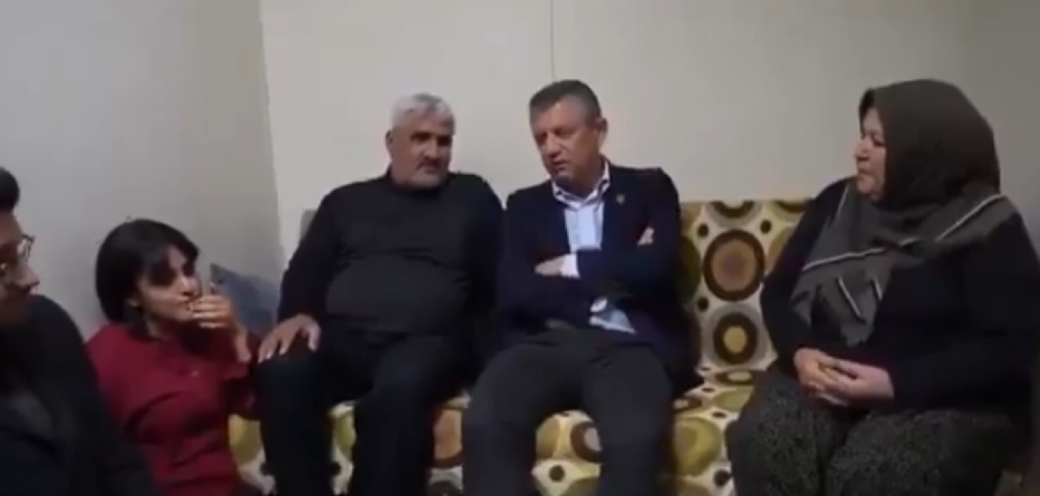 Özgür Özel’den depremzede üzerinden siyasi şov! Kirli kumpasın aslı kısa sürede patlak verdi