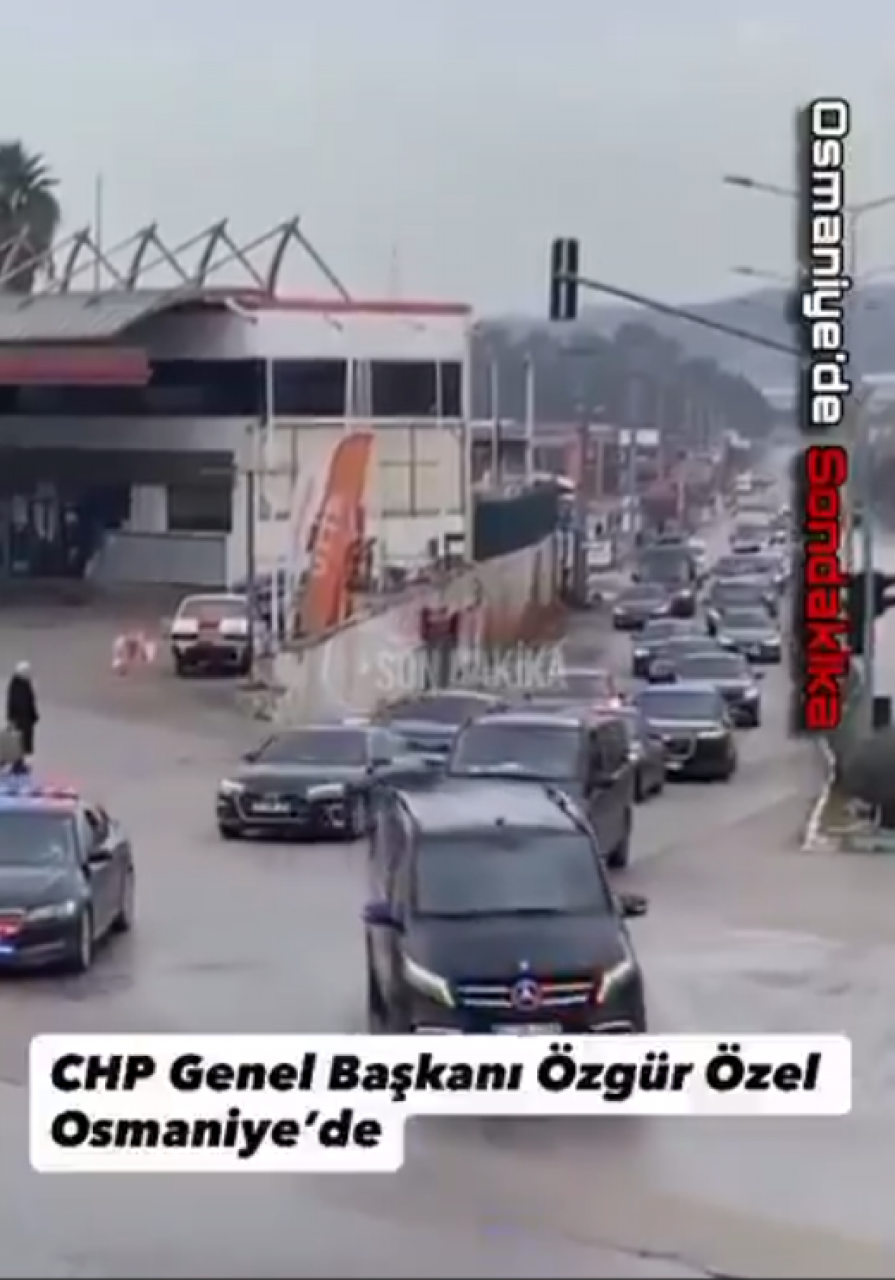 Özgür Özel’in koruma ordusu Erdoğan’ı gölgede bıraktı: Bu neyin şatafatı?