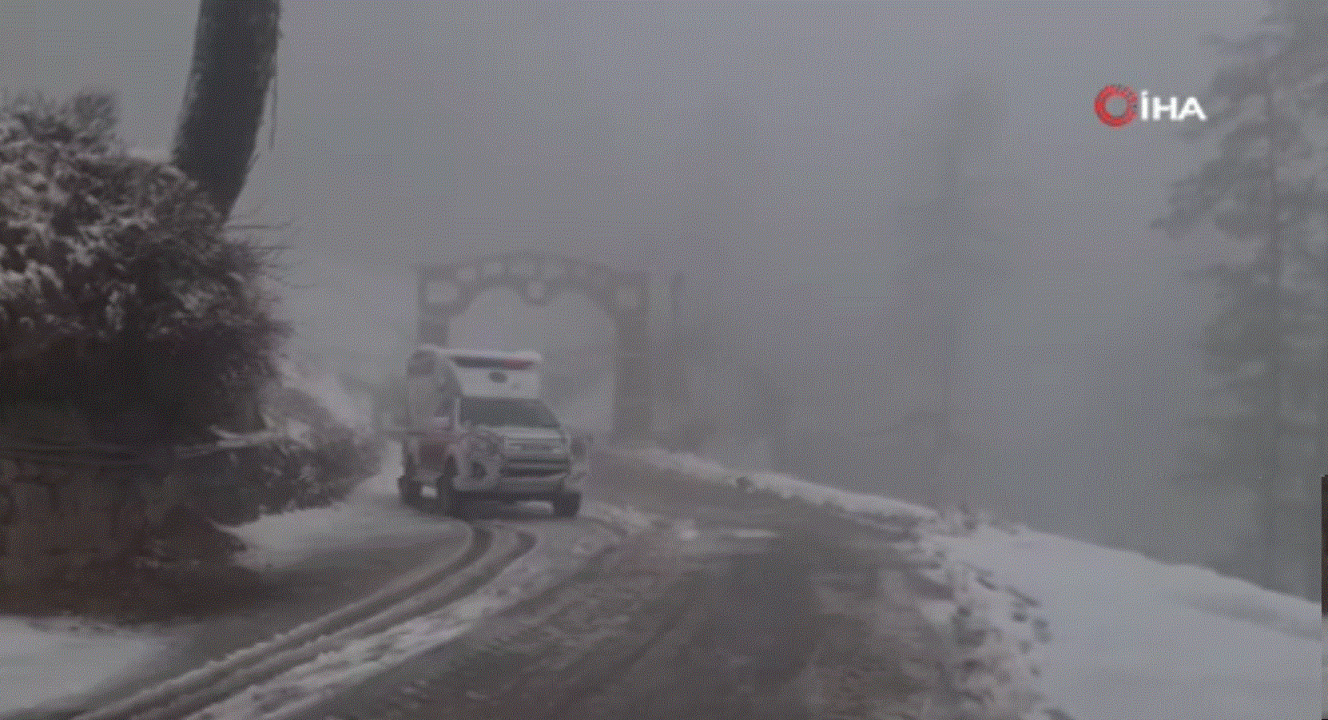Pakistan'da kar yağışı felakete dönüştü: Çığ ve buzlanma 11 can aldı!