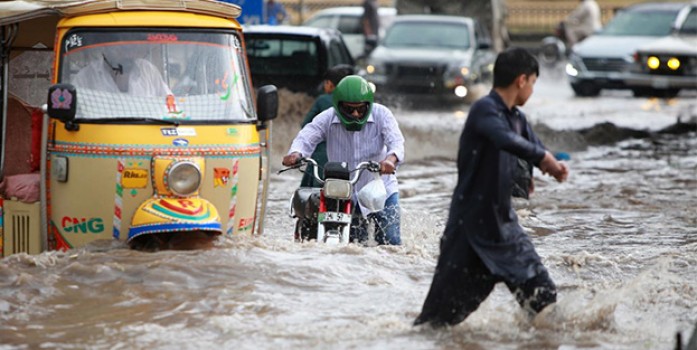 Pakistan'da ölü sayısı 154'e yükseldi!