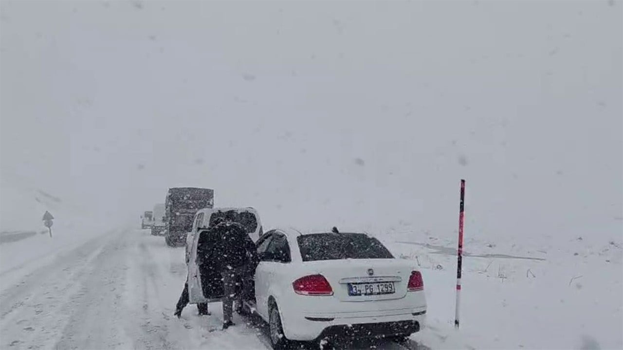 Palandöken geçidinde yaz başı kar ve tipi fırtınası