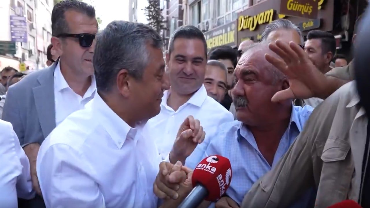 Parayı evin bahçesinin duvarına koyun kendisi alır!