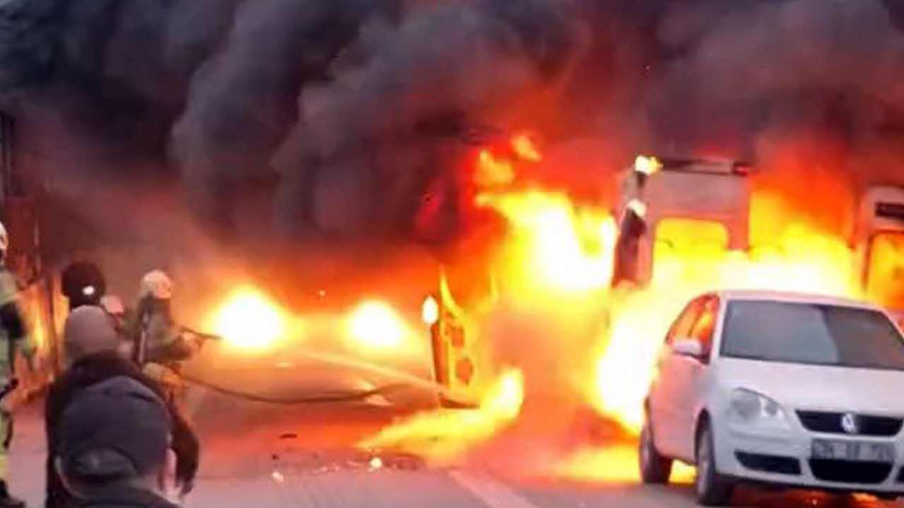 Park halindeki servis arası alevlere teslim oldu