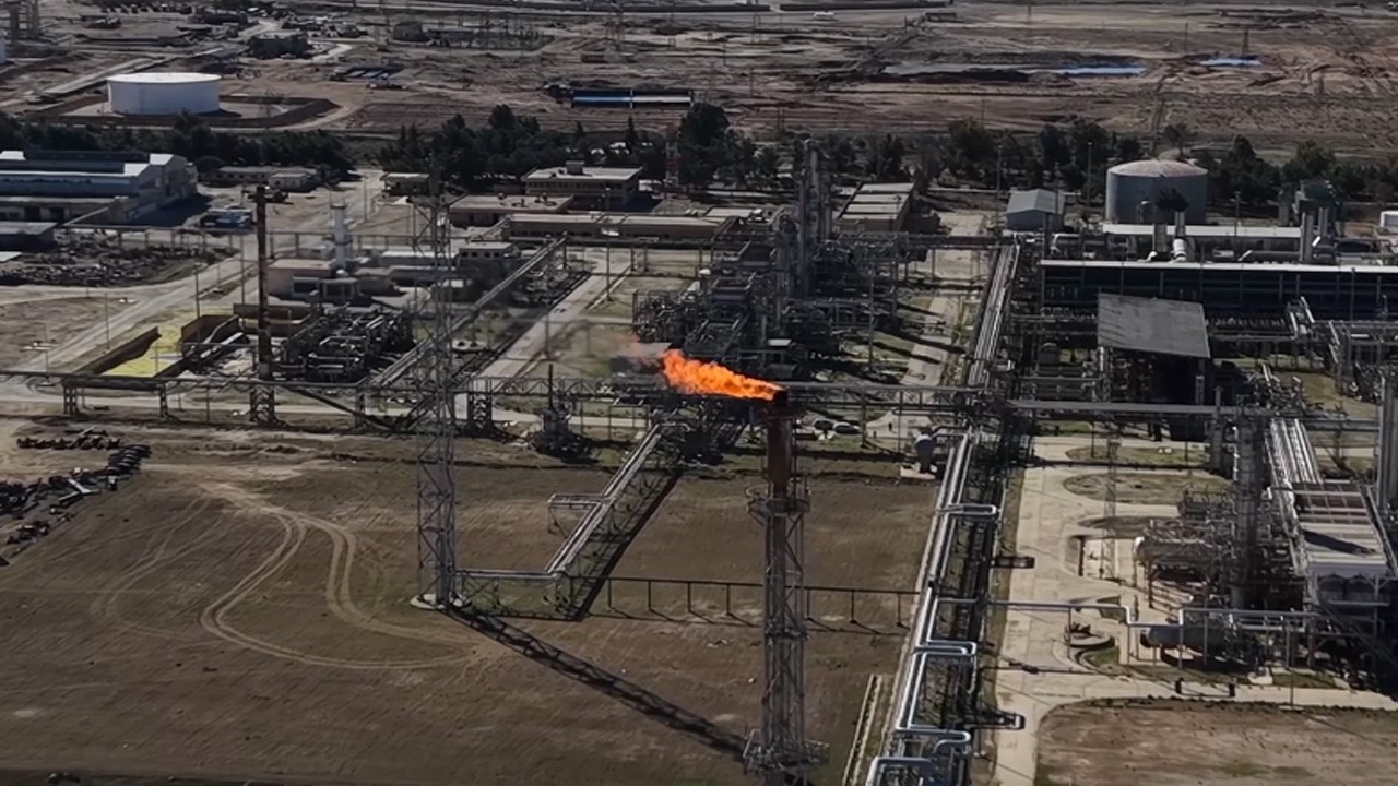 Petrol sahaları YPG'den temizlendi Suriye hükümetinin kontrolüne geçti