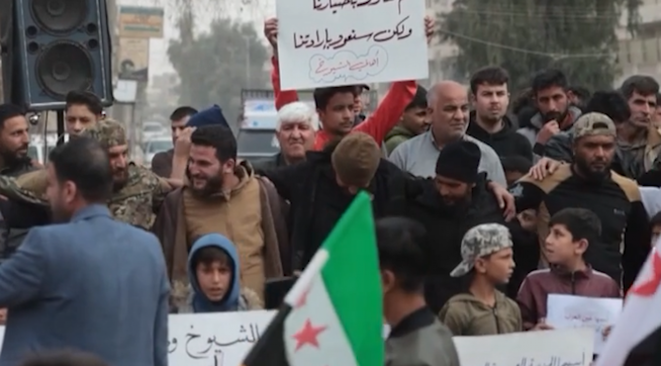 PKK/YPG terör örgütü Suriye'de protesto edildi! Ahmet El Şara’ya da çağrı yaptılar
