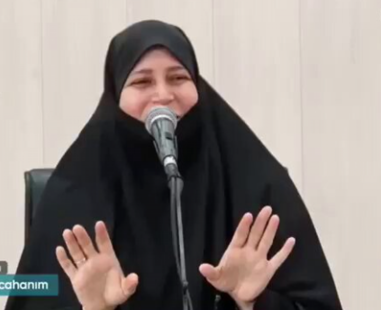 Polisi tahrik etmek için yaptığı stretijiye bakın