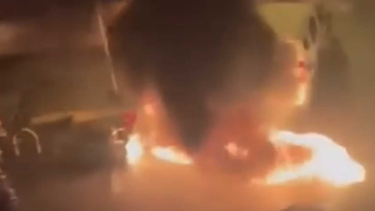 Polisten kaçan şüpheli motosikletini ateşe verdi