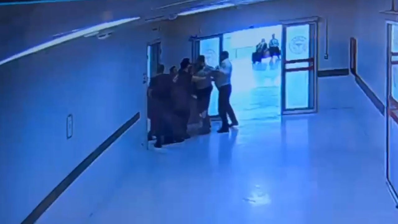 Radyasyon odasına zorla girdi! Hasta yakını doktora saldırdı