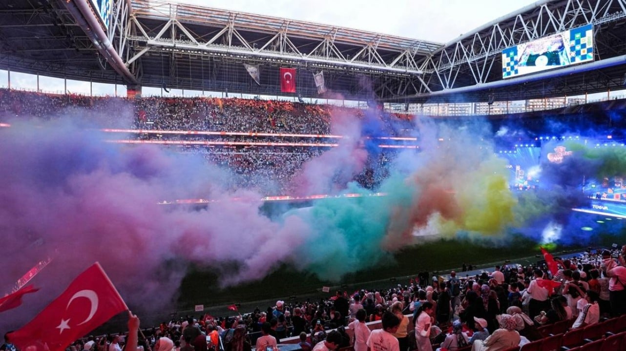 RAMS Park’ta unutulmaz anlar! 50 bin gencin salavatları yeri göğü böyle inletti