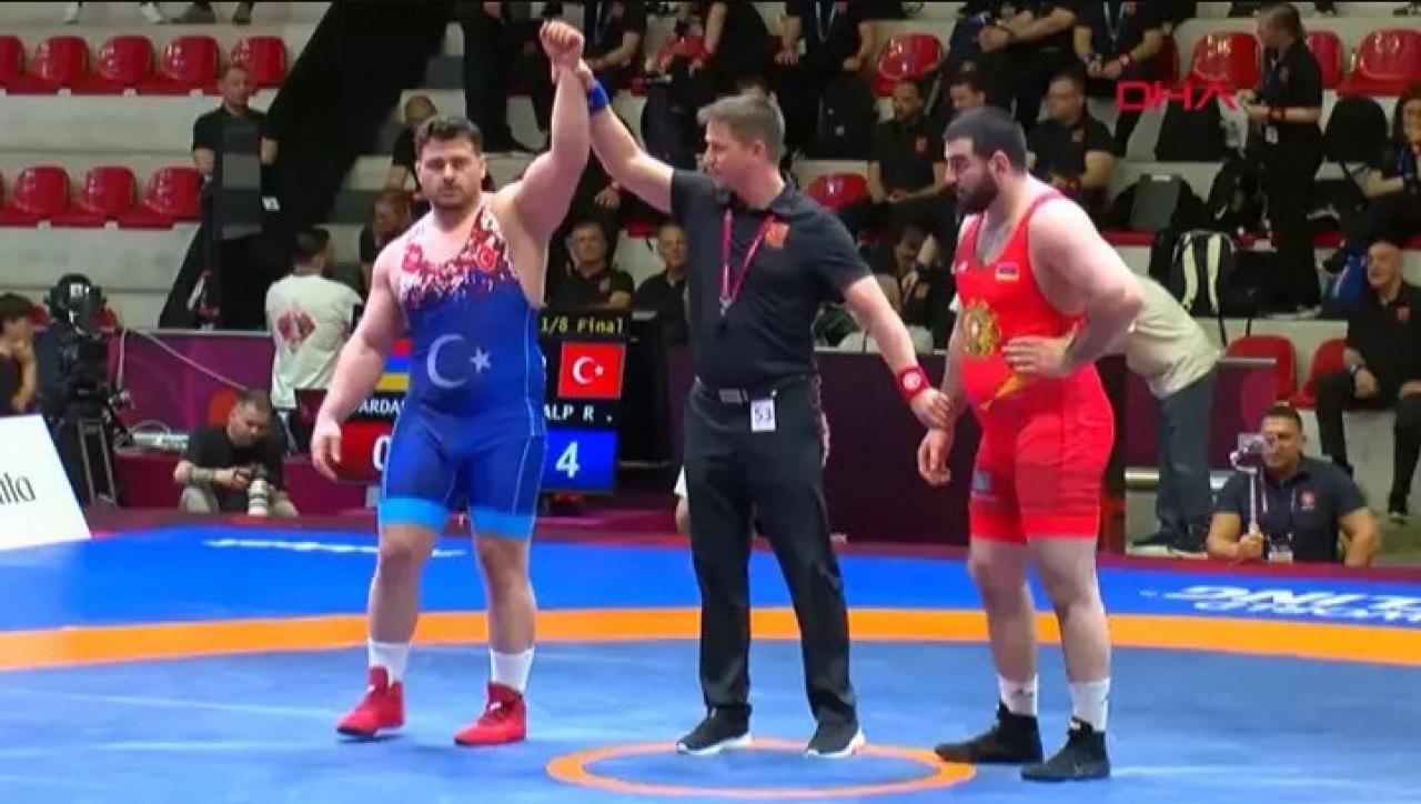 Rıza Kayaalp’ın rakibi Ermeni’ydi! Sadece 78 saniye sürdü 