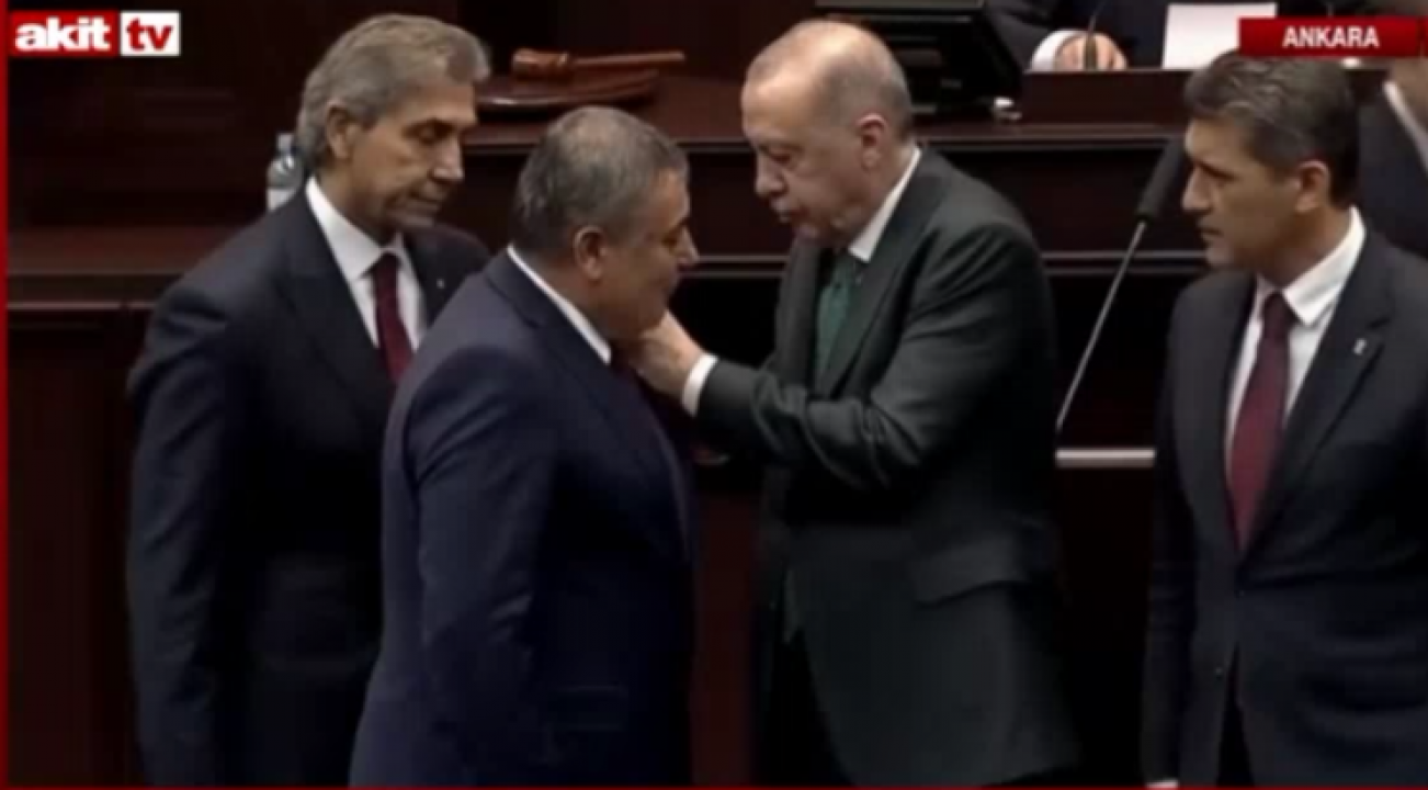 Rozetlerini Başkan Erdoğan taktı! O isimler AK Parti'ye geçti