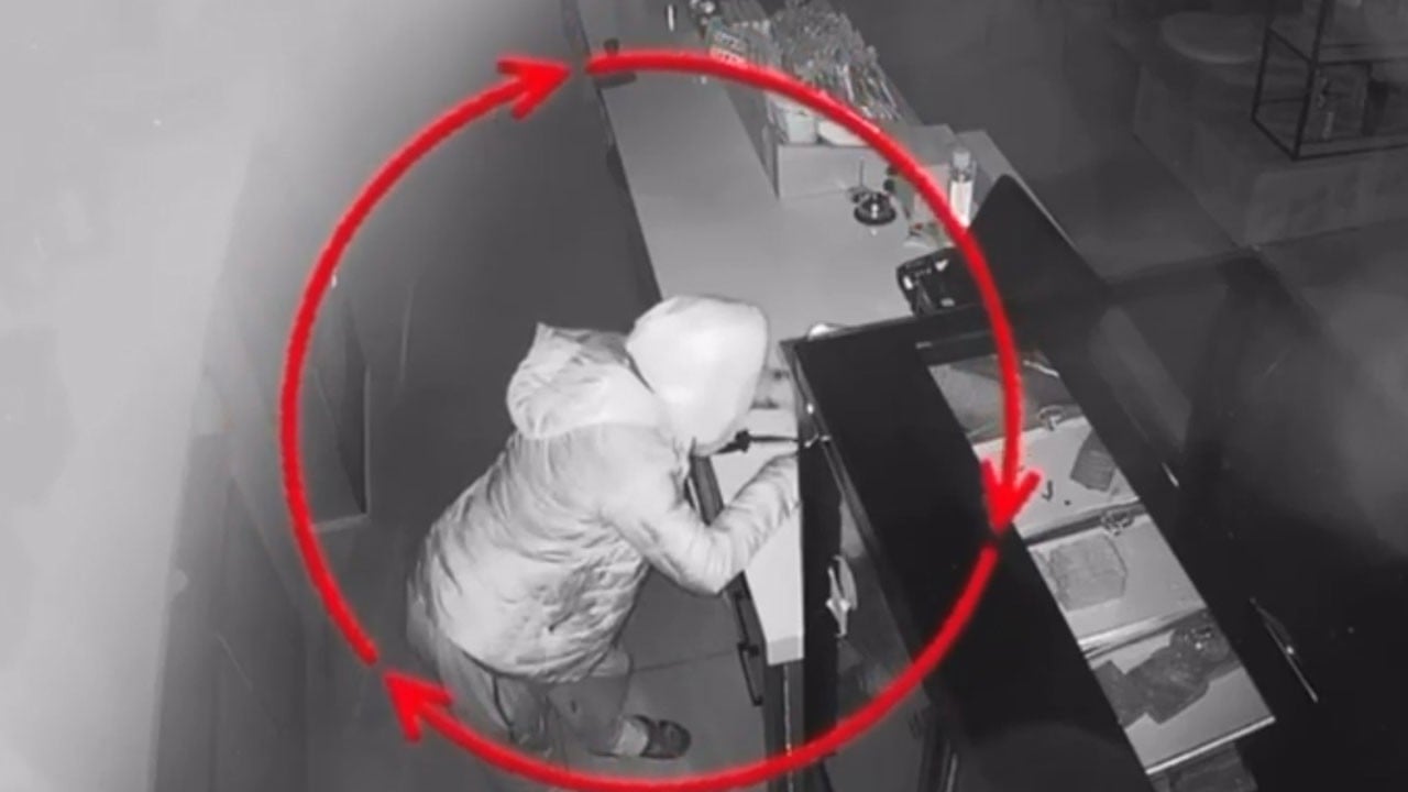 Sadaka kutusuna bile göz dikti!