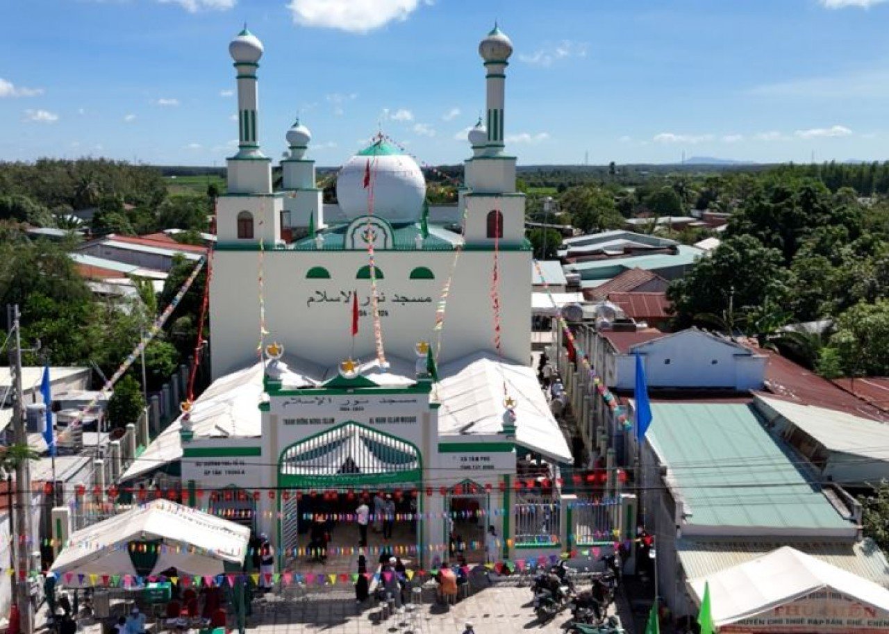 Sadakataşı Vietnam’da cami ve okul açılışı gerçekleştirdi