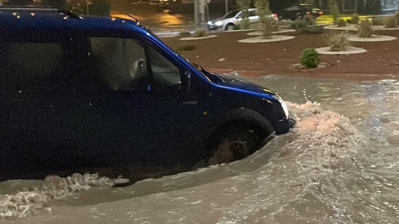 Sağanak sele dönüştü! Kayseri'de yollar göle döndü