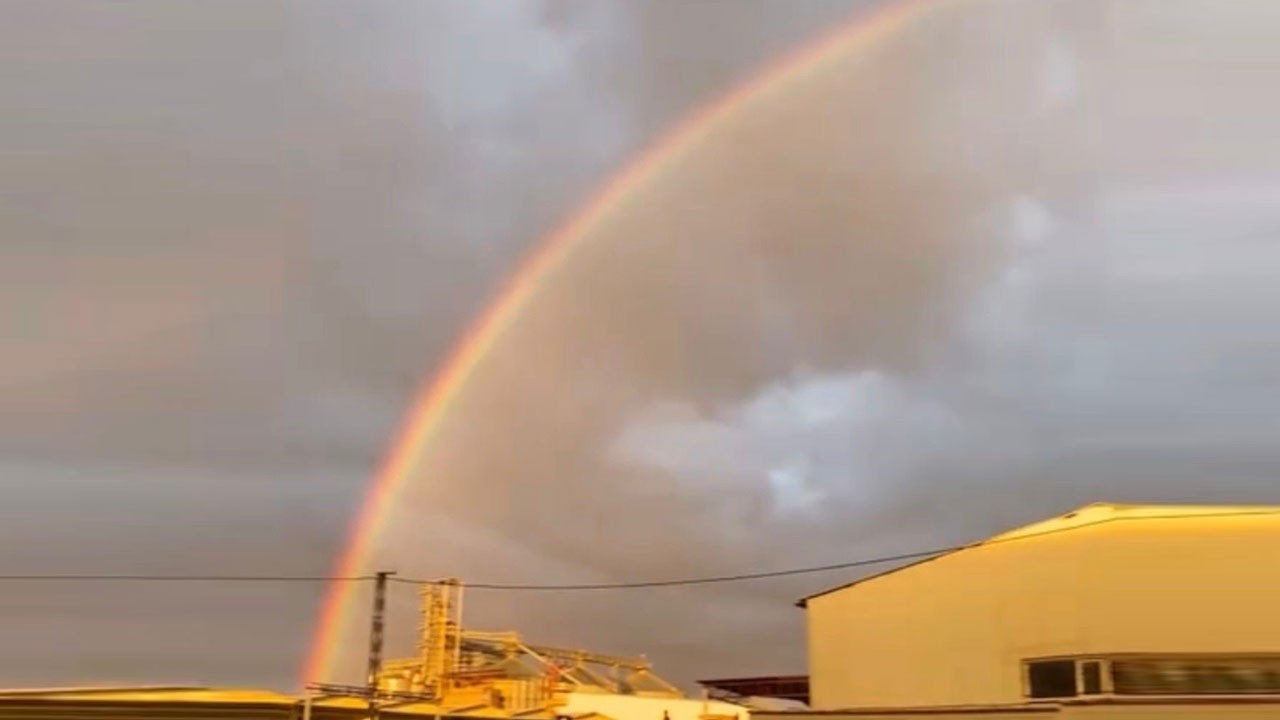 Sağanak sonrası gökyüzü renklendi!