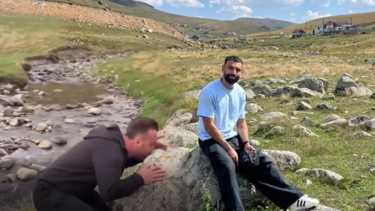 Salah sevgisi manyaklığa dönüştü! 1200 kilometre gelip oturduğu taşı öptü
