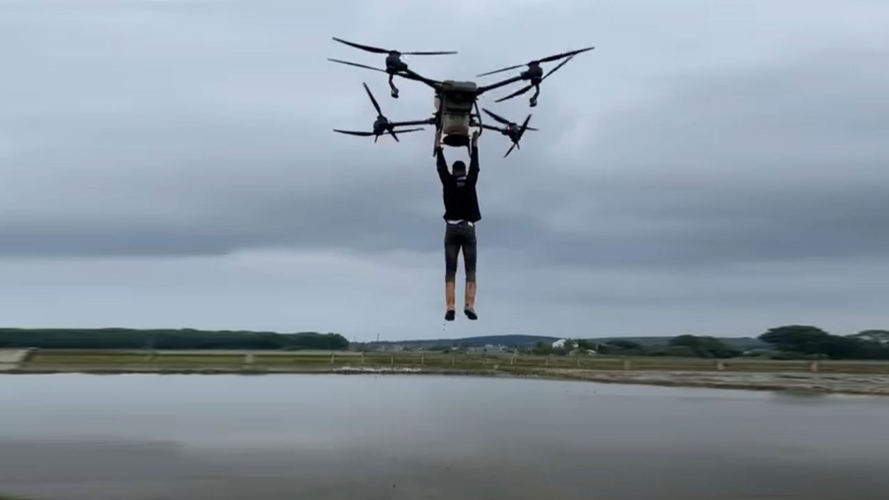 Samsunlu çiftçi sınırları zorladı! Tarlada akılalmaz an!