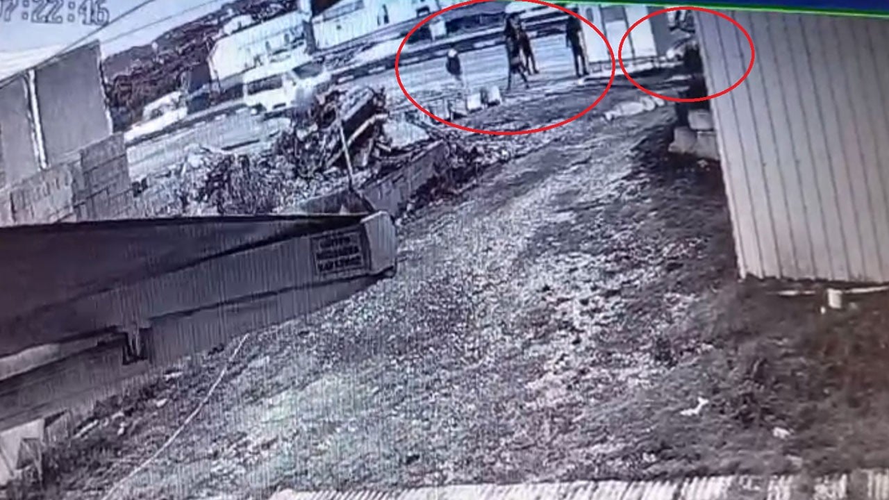 Saniyelerle ölümden döndüler! Durakta can pazarı