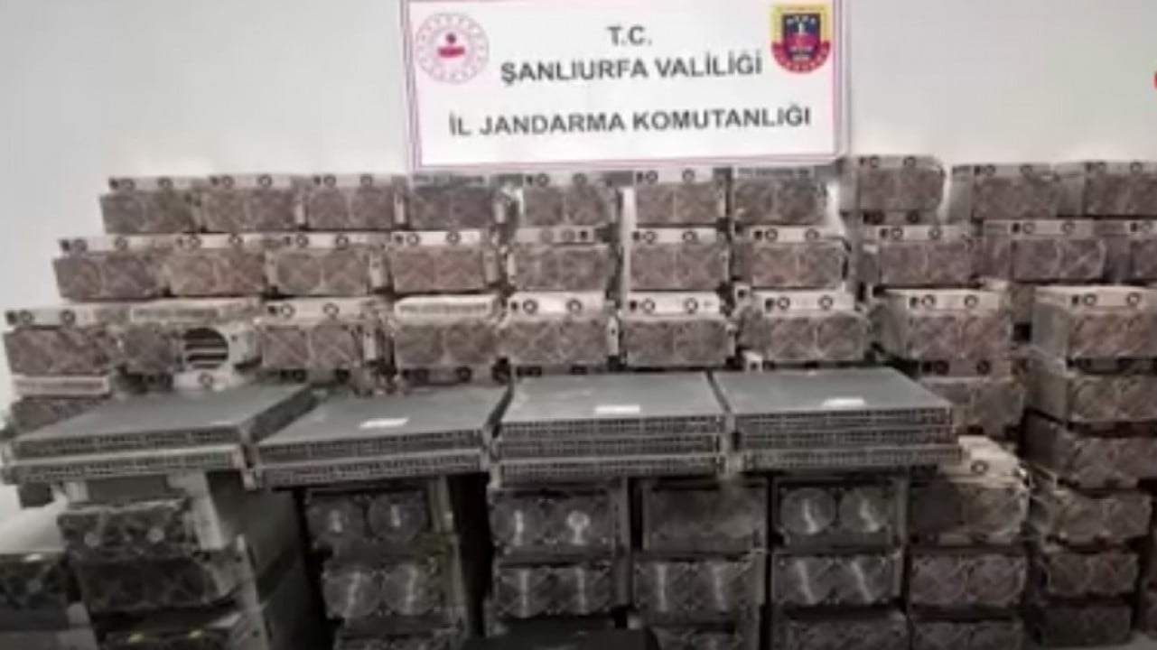 Şanlıurfa'da kaçak elektrikle kripto üretimine Jandarma baskını