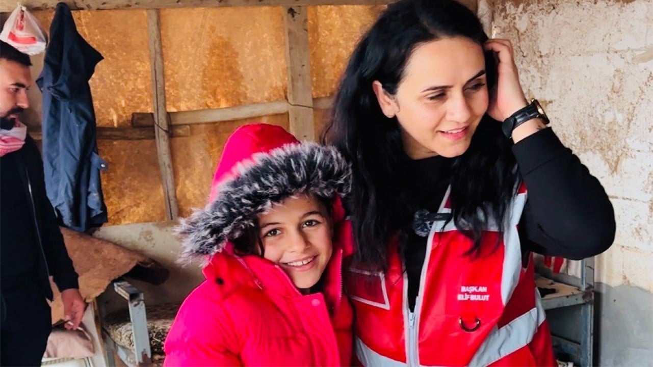 Şanlıurfa'daki çocuklar hediye bot ve mont ile ısındı