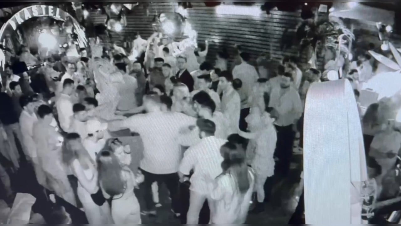 Seküler yaşam tarzı canından ediyordu! Alkollü gece kulübünde rezalet