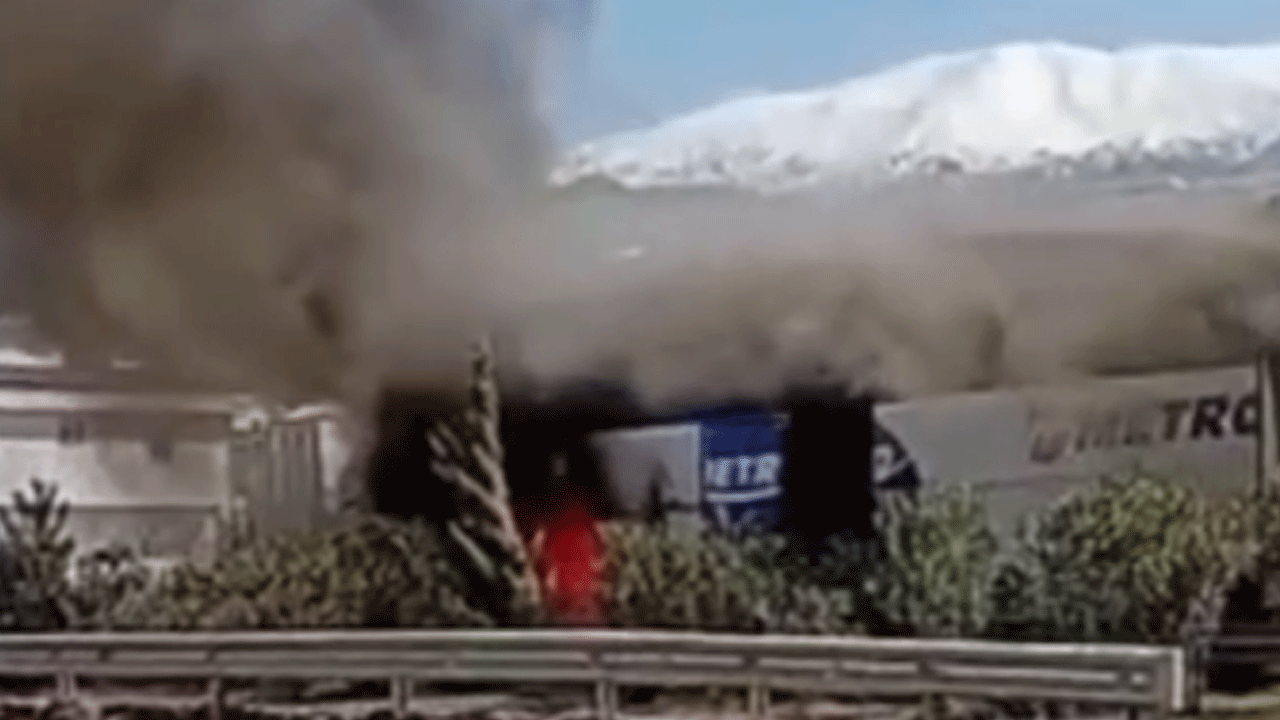 Seydikemer'de otobüs yangını!