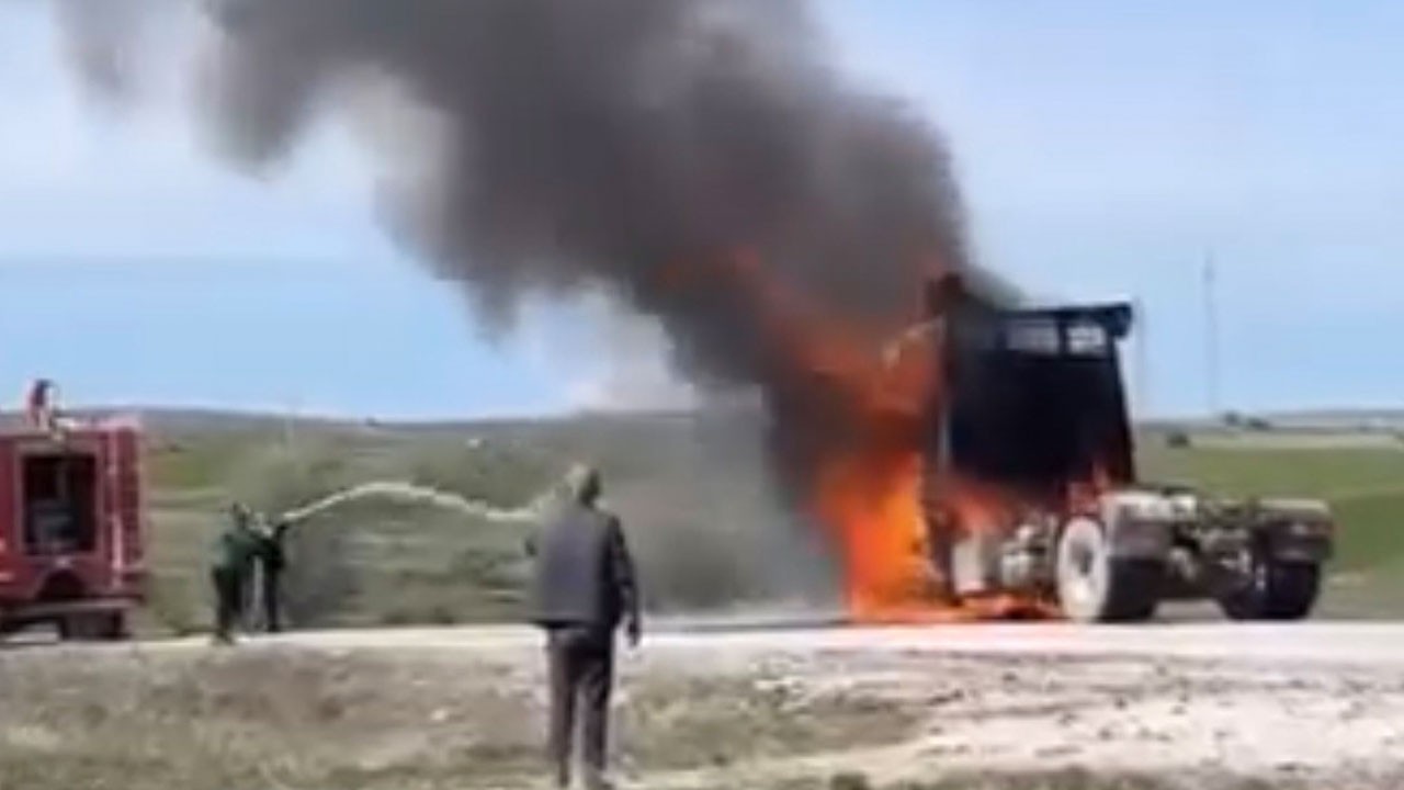 Seyir halindeki tır alev aldı!