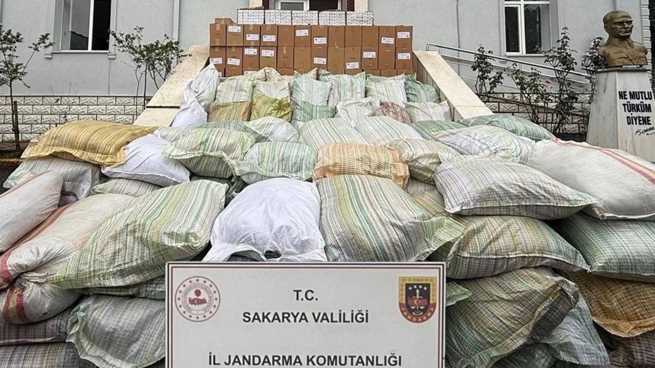 Sigara kağıdı ele geçirildi: Sakarya'da 4 ton kaçak tütün ele geçirildi