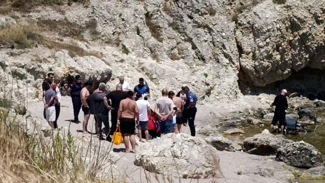 Şile'de can pazarı! Çevredekiler suya atlayıp kıyıya çıkardı