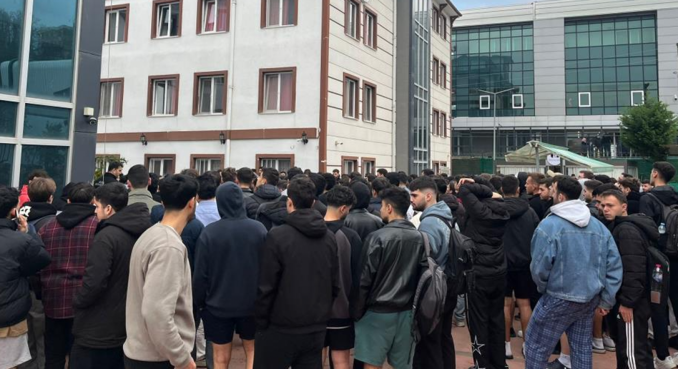 Sinop’ta yangın alarmı paniği! Sigara dumanı yurdu boşalttı