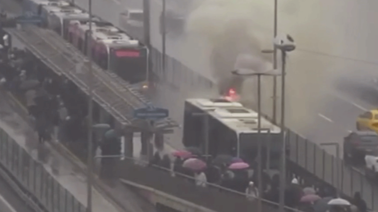 Şişli'de metrobüs alev alev yandı!