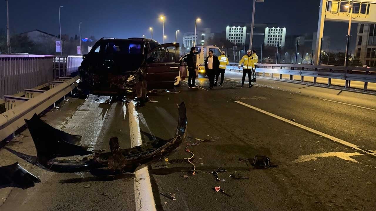 Şişli’de zincirleme trafik kazası: 1’i ağır 2 kişi yaralandı