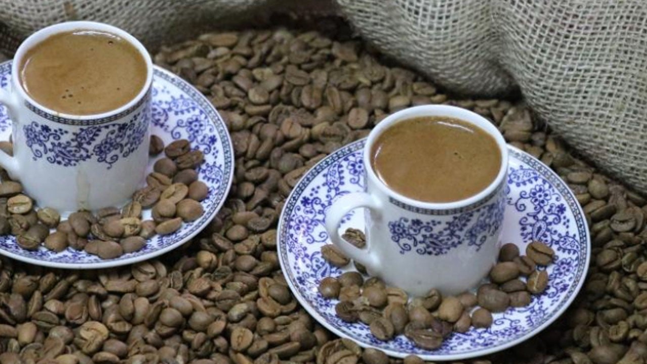Sivas'ta Brezilya çekirdekleri asırlık makinede kavrulup Türk kahvesine dönüşüyor! Milyonlar evinde yapıyor