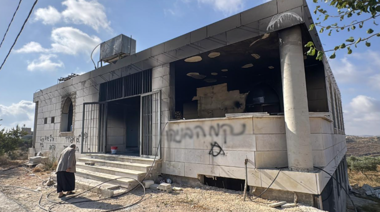 Siyonist çetelerden mabetlere saldırı: İki cami birden ateşe verildi