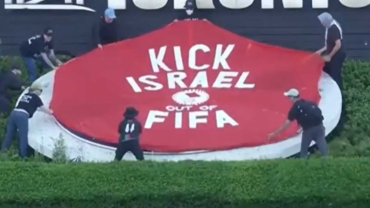 Siyonist katillere tepki! FIFA'dan atın