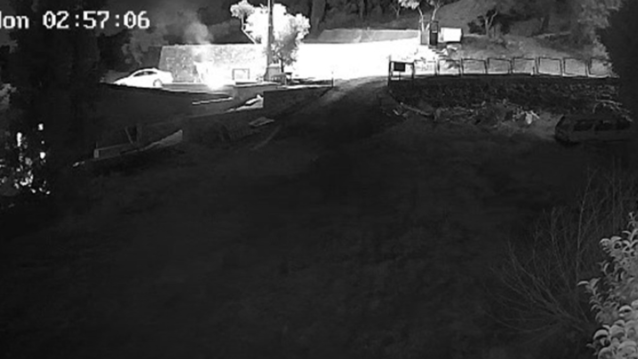 Sohbet ederken 4 metre yüksekten yera çakıldı!