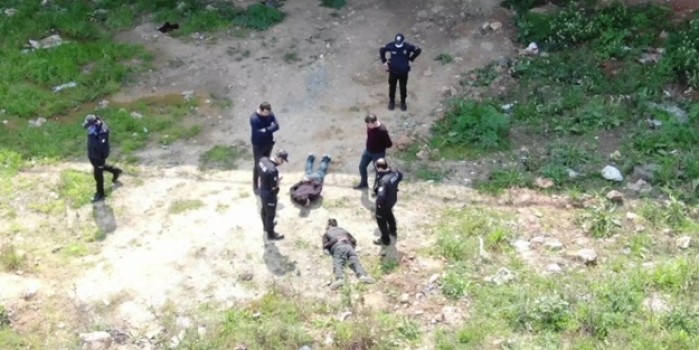 Sokağa çıkma yasağına uymayan şahıslar drone ile takip edilip yakalandı