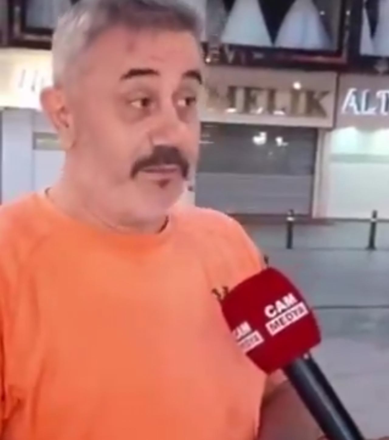 Sokak röportajında dikkat çeken diyalog