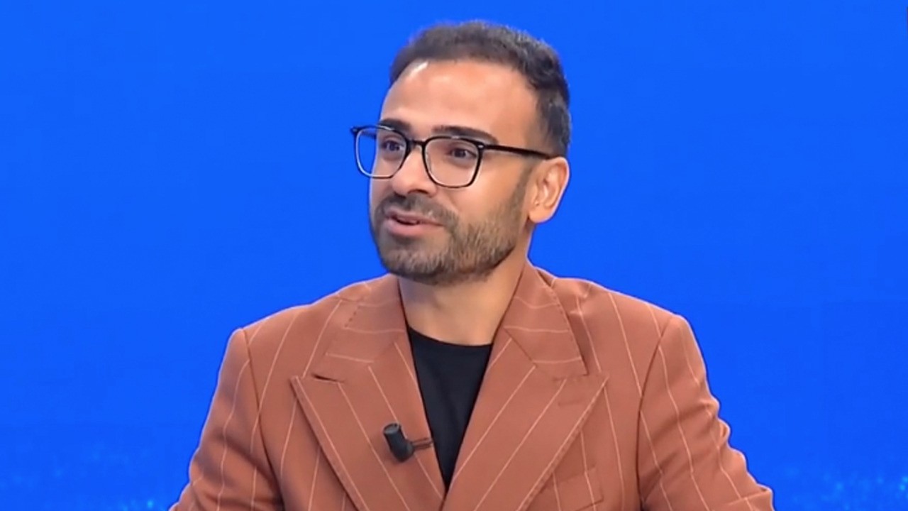 Sosyal medya çağımızın sessiz misafiri! Uzm. Psk. Vecdin Çelik AKİT TV'ye bakın nasıl anlattı