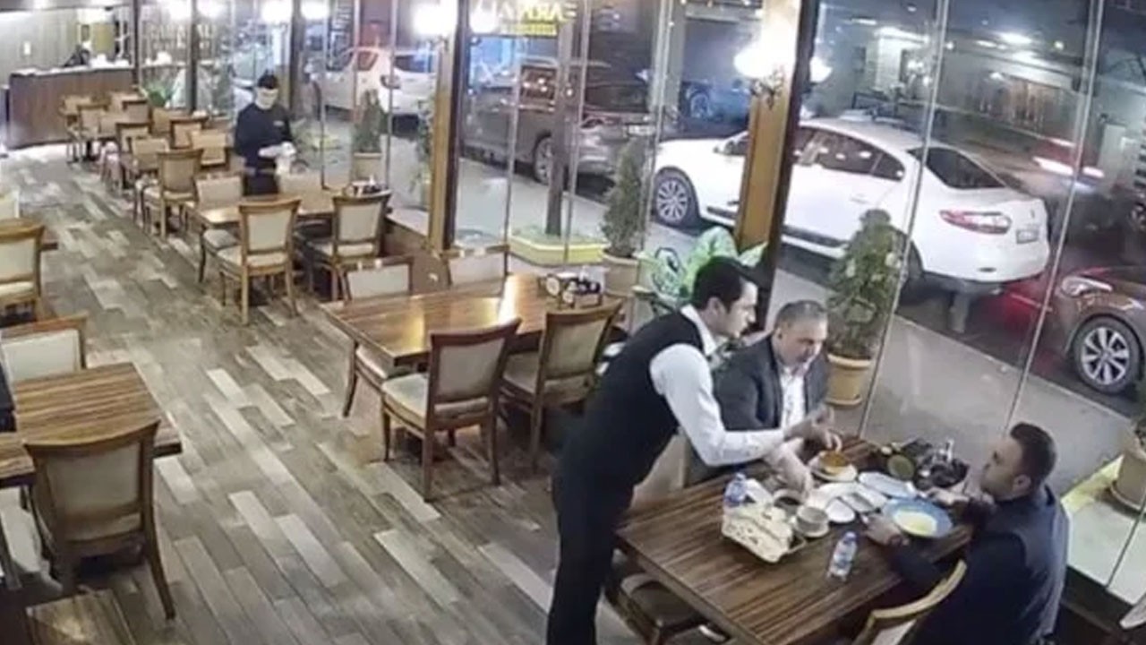 Şüphe uyandıran saldırı! CHP’linin kovulduğu mekana gizemli kurşun