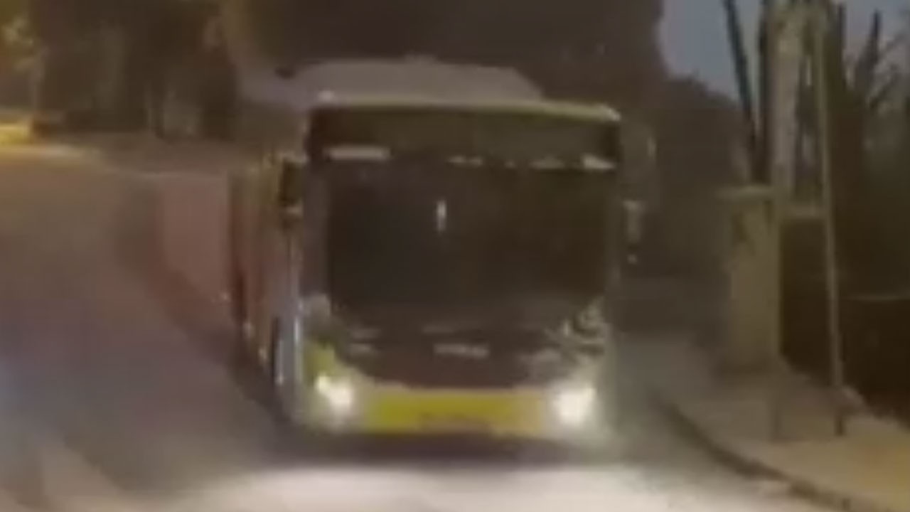 Sürücülerin zor anları! İETT otobüsünden kayak keyfi